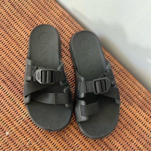 Kids slip on Chaco sandals with adjustable straps - Picture 2 of 3